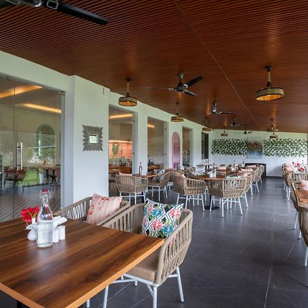 Stone Wood Hotel Amboli Амболи Экстерьер фото