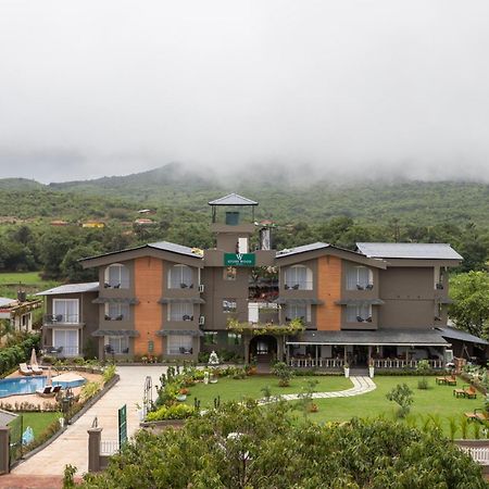 Stone Wood Hotel Amboli Амболи Экстерьер фото