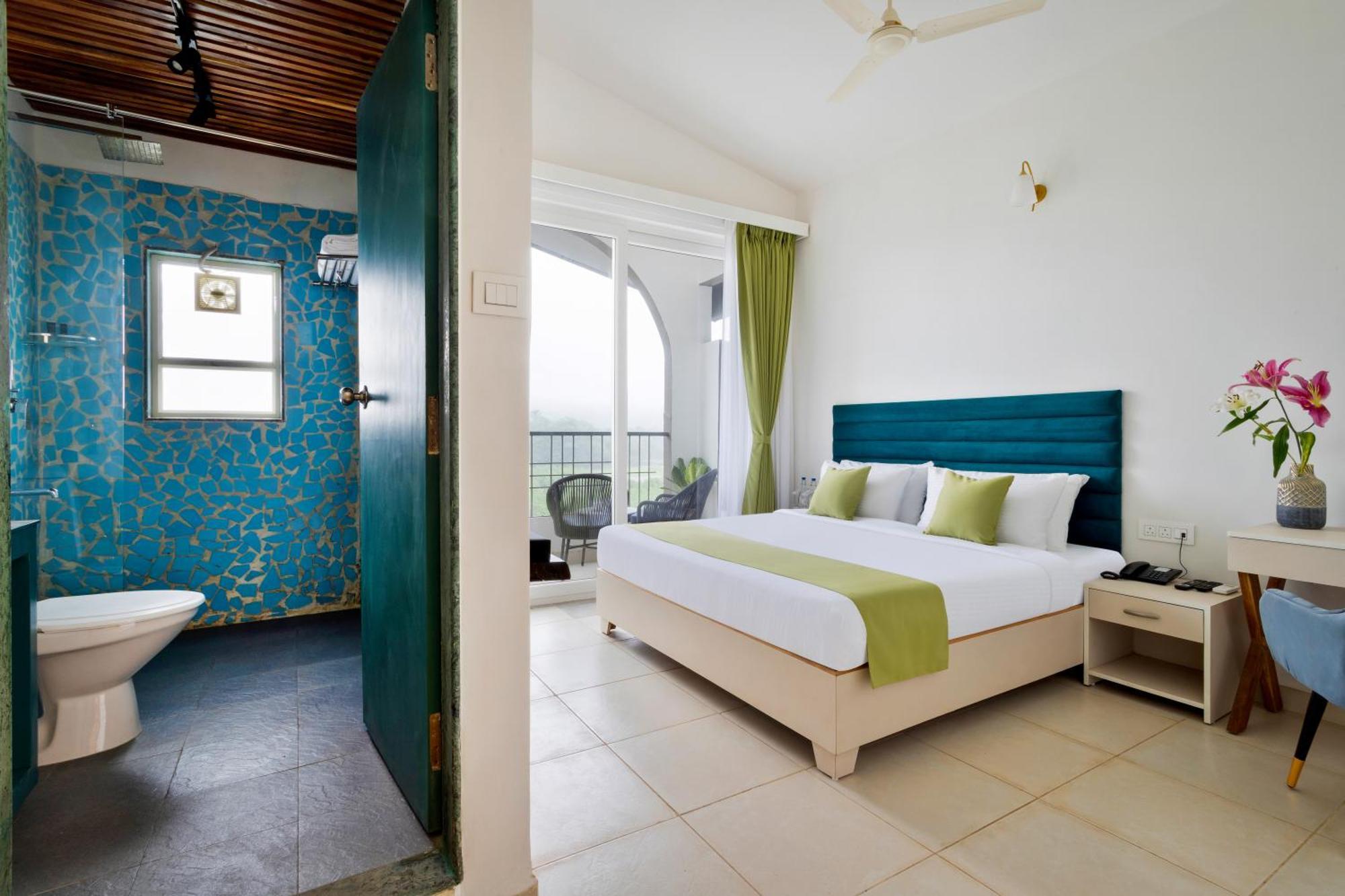 Stone Wood Hotel Amboli Амболи Экстерьер фото