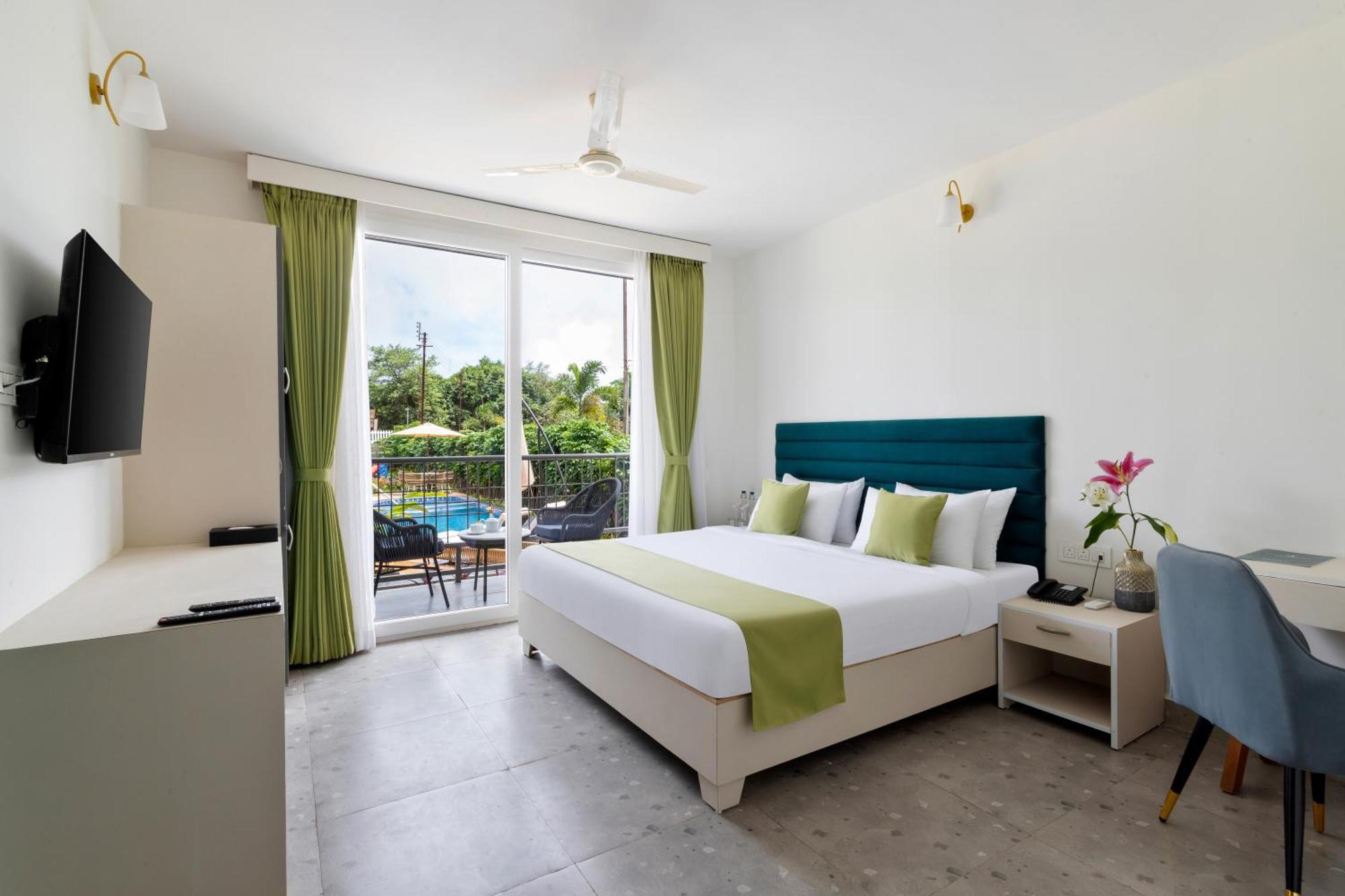 Stone Wood Hotel Amboli Амболи Экстерьер фото