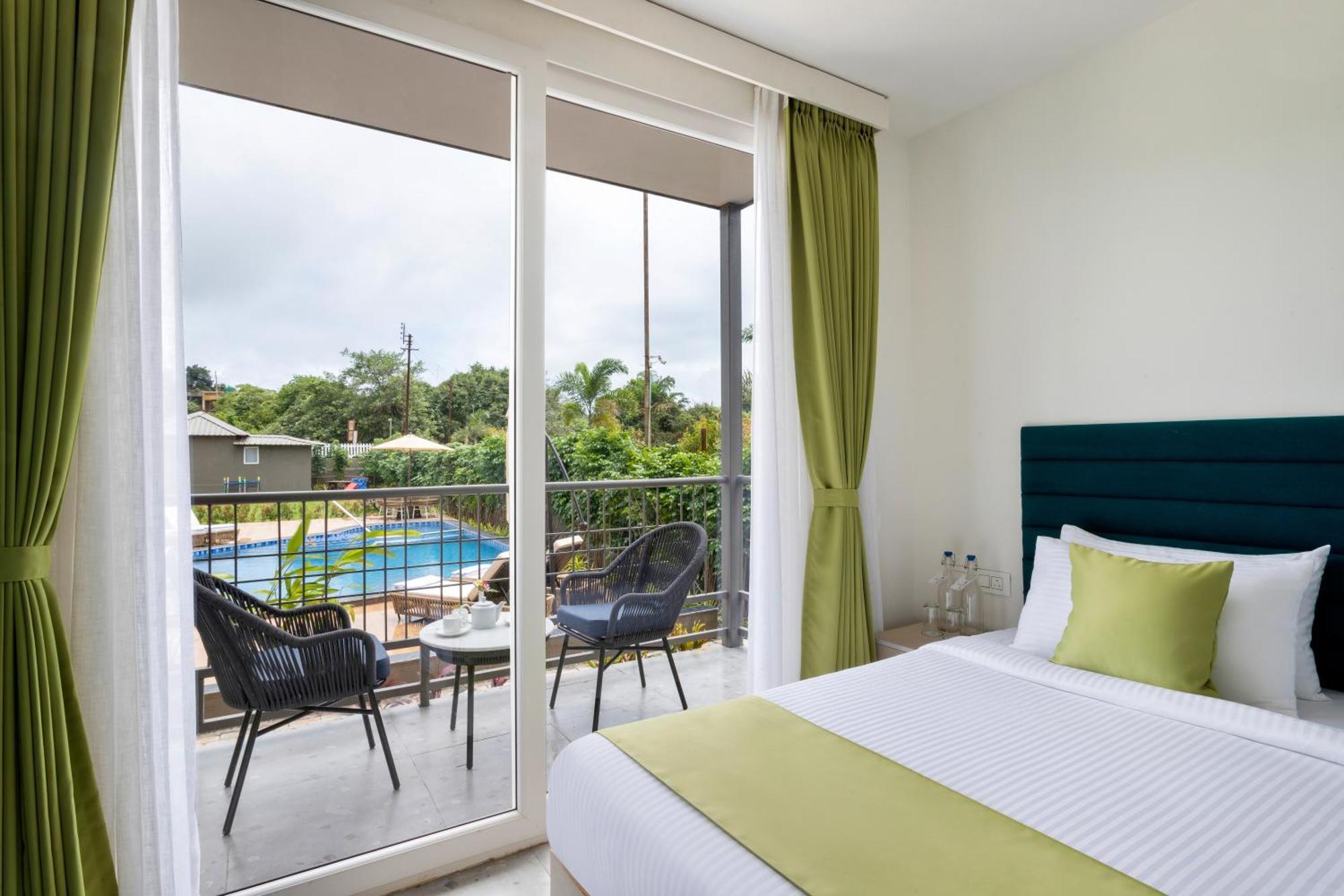 Stone Wood Hotel Amboli Амболи Экстерьер фото