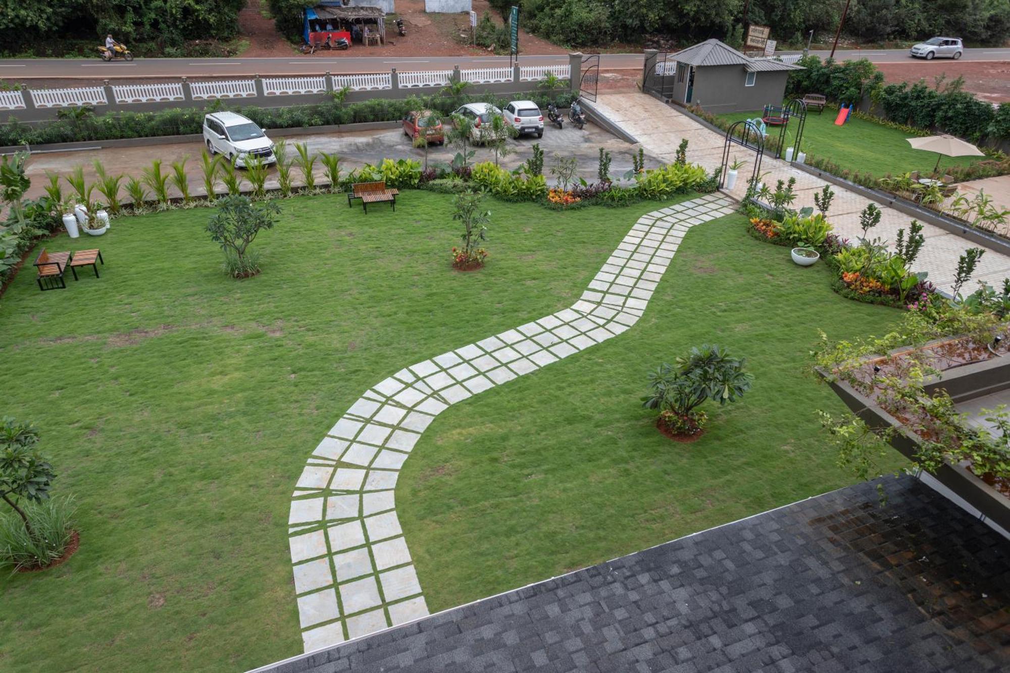 Stone Wood Hotel Amboli Амболи Экстерьер фото
