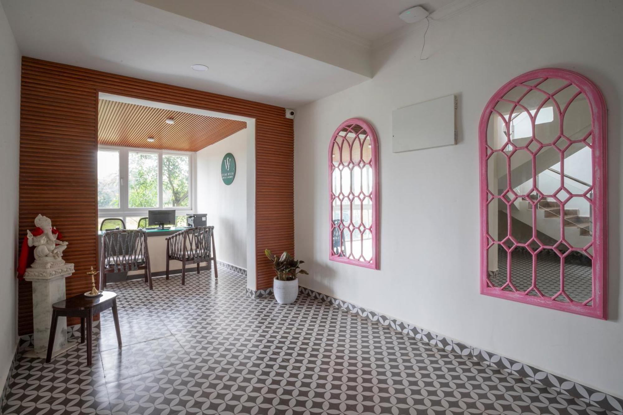 Stone Wood Hotel Amboli Амболи Экстерьер фото